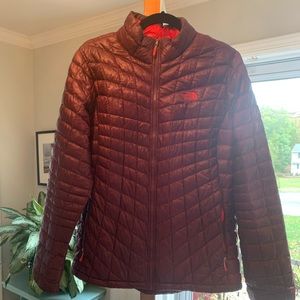 NORTH FACE SHORT DEEP RED COAT size XL